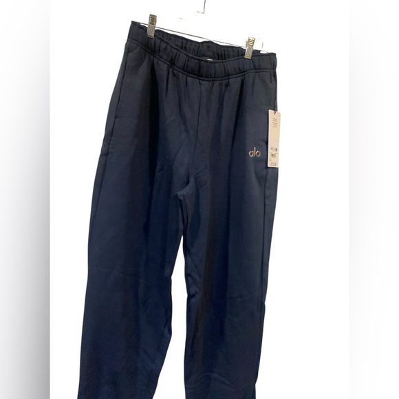 NWT Alo Yoga accolade sweatpants NAVY Size L - Picture 3 of 4